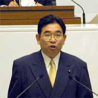 県議会本会議で一般質問を行う井手よしひろ県議
