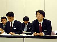 メディアパークつくばの自己破産について説明をする花岡企画部長