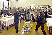 十王町賀詞交換会での鏡開き