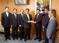 �O�F������b�ɗv�]�����o��������}��錧�{���̑�\�F�N���b�N����Ƒ傫�Ȓn�}��\�����܂��B