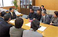 �O�F������b�ɋ����i�����Q�ҏZ����\�F�N���b�N����Ƒ傫�Ȓn�}��\�����܂��B