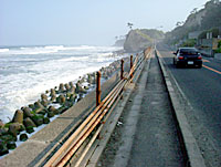 市道のフェンス破損状況