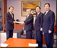 知事に要望書を提出