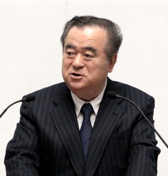 答弁する橋本昌知事（２０１３年３月議会）
