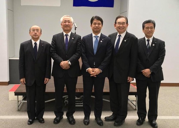 今期で引退する県議と知事