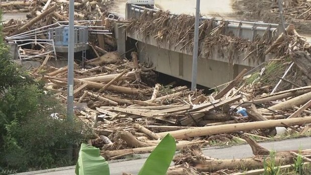 九州北部豪雨の流木被害＜ＮＨＫのHPより＞