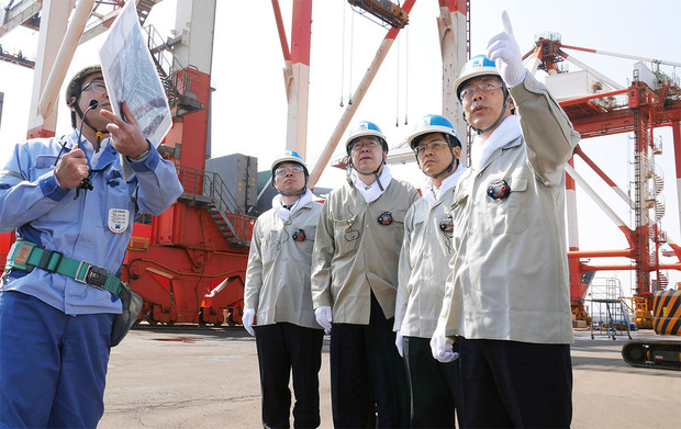 鹿島製鉄所の岸壁で