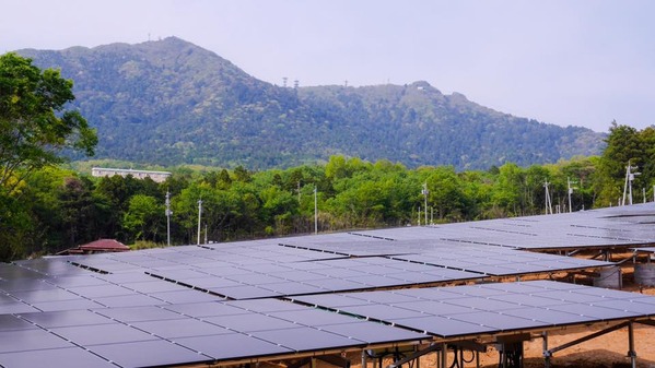 筑波山麓の大規模太陽光発電施設