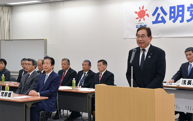 挨拶する井手よしひろ県議
