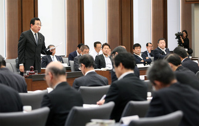 予算特別委員会で質問する井手よしひろ県議