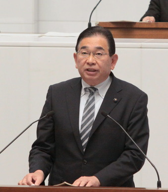 質問する井手よしひろ県議