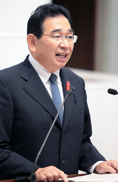 代表質問に登壇した井手よしひろ県議