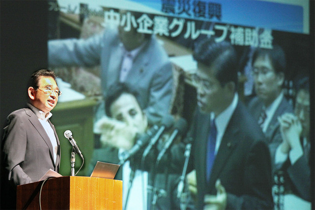 東日本大震災の中小企業の支援について語る井手よしひろ県議