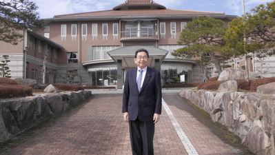 邑南町の町役場前