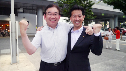 井手よしひろ県議と岡本三成衆議院議員