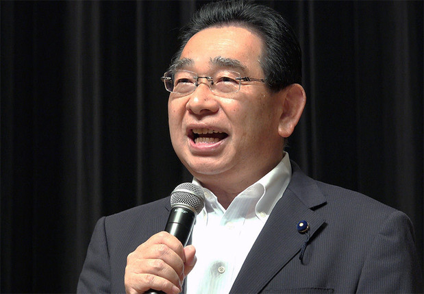 挨拶する井手よしひろ県議