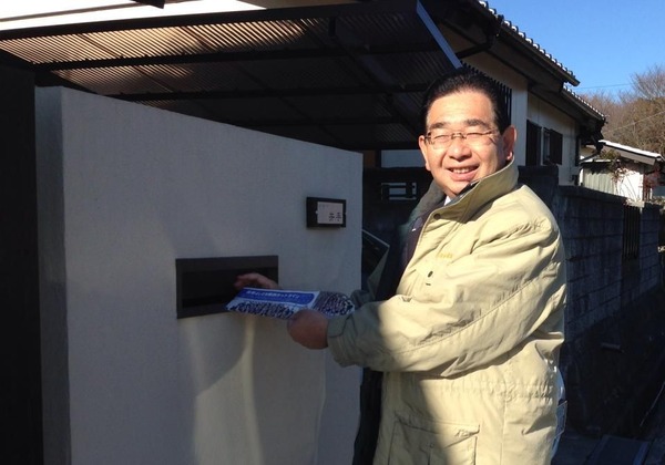 県議会報告を配布