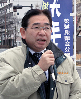 １月２１日、日立駅前で県議会報告を行う井手よしひろ県議