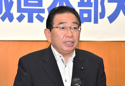 挨拶する井手県代表