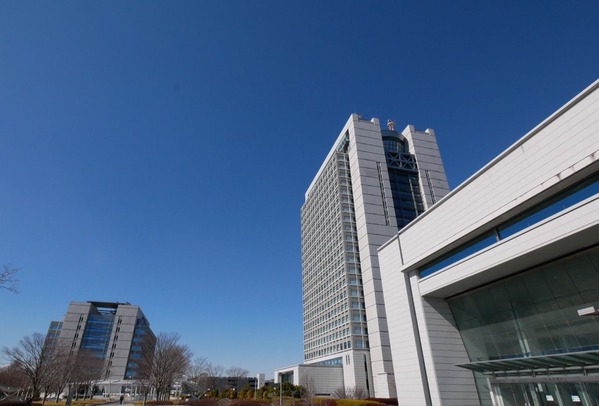 右から茨城県議会、茨城県庁、茨城県警本部