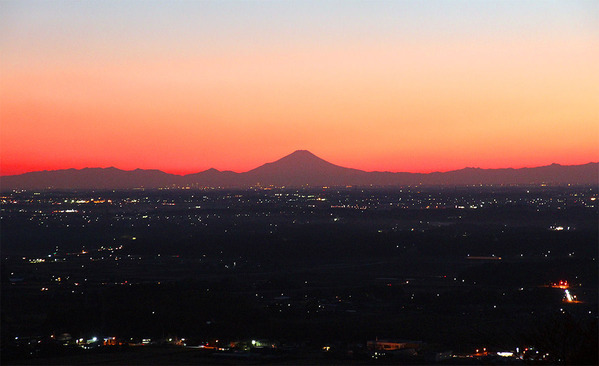 筑波山から望む富士山の夕景