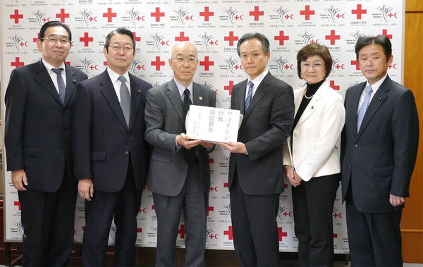 フィリピン台風被害被災者救援の会の募金を日本赤十字茨城支部に寄託