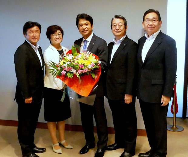 大井川新知事初登庁