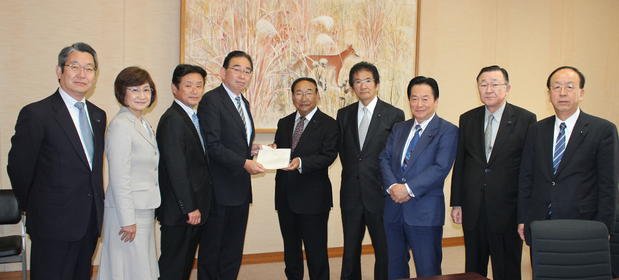 いばらき自民党にがん対策推進条例の素案を提示