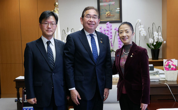 井手よしひろ県議、村本しゅうじ氏と浮島副大臣