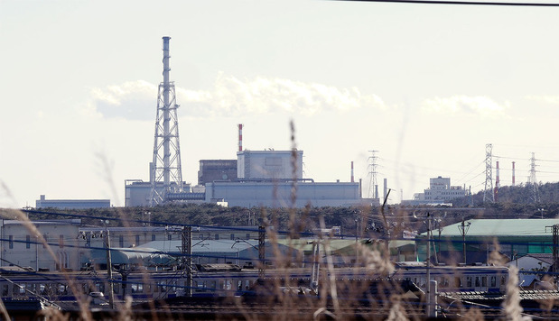 東海第2原発を日立市から望む