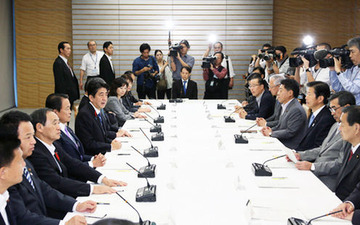 政府与党政策懇談会
