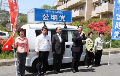 街頭演説する井手よしひろ県議