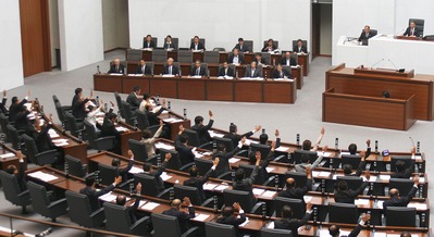 茨城県議会での採決の模様（イメージ）