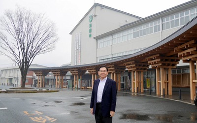 恵庭市役所にて