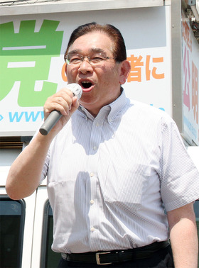 日立市内で県議会報告する井手よしひろ県議