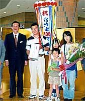 �����h�ɉL�̖��h���҂P�O�O���l��˔j