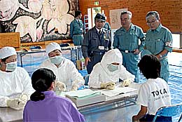 東海中学校で橋本知事と村上東海村長