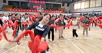 041122dance.jpg