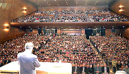 土浦市民会館で開かれた公明新聞愛読者大会